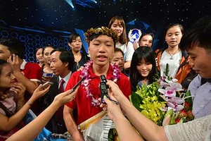 Người mang vòng nguyệt quế về cho trường Quốc học Huế