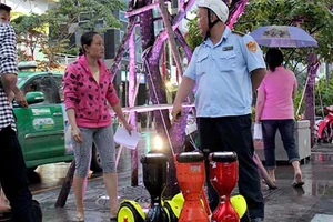 Dẹp loạn ‘xe điện’ ở phố đi bộ Nguyễn Huệ