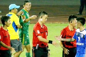 Cầu thủ dọa giết trọng tài 