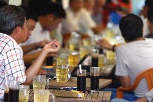 Người Sài Gòn ngồi quán