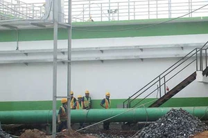 Kiến nghị xử lý cả trăm lao động chui Trung Quốc