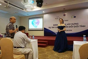 Tiêm hormone 5 năm mới được công nhận chuyển giới?