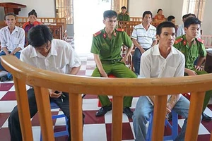 Tòa đòi khởi tố, VKS cương quyết không