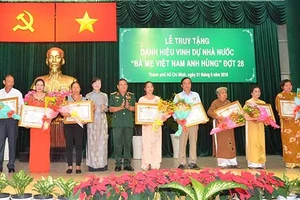 Tri ân các bà mẹ Việt Nam anh hùng