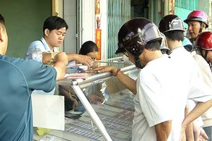 Bán vé số sai địa bàn: Phạt ai? 