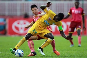 Vòng 24 Toyota V-League 2016: Vừa đá vừa ngóng