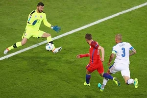 Tân HLV Sam Allardyce ra quân may mắn