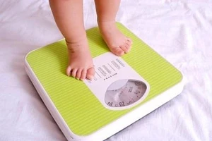 Trẻ nhẹ cân khi sinh kém vận động về sau