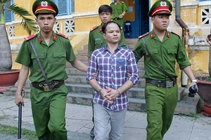 Vụ ‘chai nước có ruồi’: Y án 7 năm tù