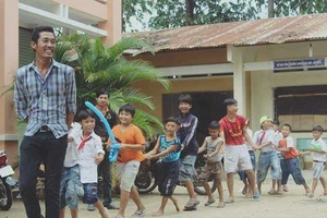 Phía sau những khuôn hình xăm trổ...