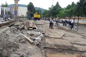 Chủ đầu tư cam kết sửa đường lún, nứt do thi công