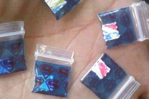 Ngăn ‘bùa lưỡi’ vây học đường