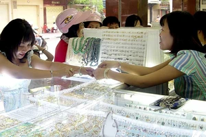 Người bán vàng kêu trời: 'Chúng tôi bị phạt oan' 