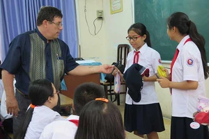 Cân nhắc khi chọn học ngoại ngữ bắt buộc