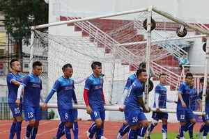 Đội tuyển gặp khó 