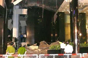 Chạy đua tìm lý do nổ khách sạn Caravelle