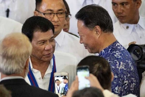 Ông Duterte cần gì ở Trung Quốc?