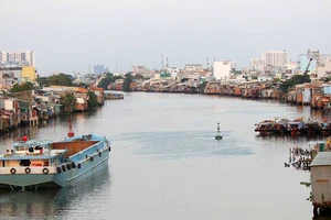 Thống kê, kiểm đếm để di dời nhà trên kênh Đôi-kênh Tẻ