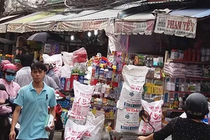 Vận động người bán hóa chất ở chợ Kim Biên chuyển nghề