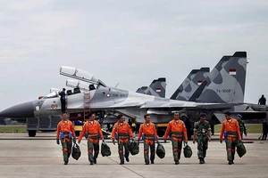 Năm nước tập trận ở biển Đông