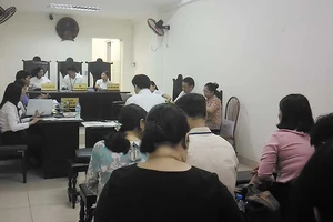 Kiện bộ trưởng GD&ĐT vì bị thu hồi bằng tiến sĩ