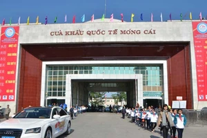 Xe Trung Quốc được tự lái vào Việt Nam du lịch?