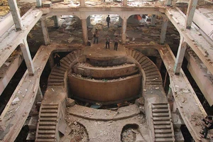 Bắt đầu đập bỏ thương xá Tax để xây công trình 40 tầng