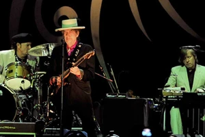 Ca sĩ Bob Dylan đoạt Nobel văn học