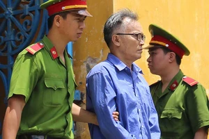 ‘Nói 95% hải quan làm sai, bị cáo có làm đúng?’