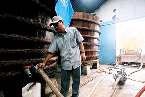 'Nghi ngờ có kẻ muốn giết chết nước mắm truyền thống'