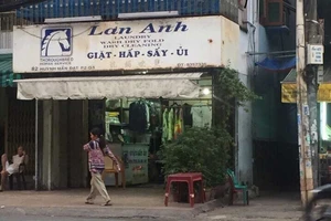 2 người nước ngoài ở lì trong nhà người khác