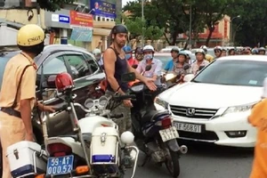 Phải Tây dạy dỗ thì mới chịu!