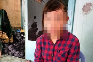 Những ngày kinh hoàng của bé 15 tuổi trong quán bar 