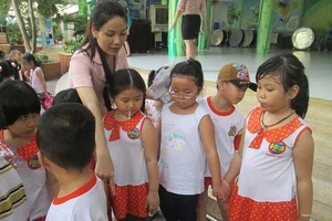 Hàng trăm giáo viên TP.HCM dạy không lương hơn một năm