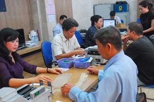 ‘Kéo’ vàng ra khỏi két dân