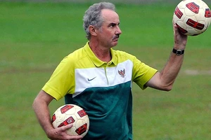 Ông Riedl đưa thầy trò Hữu Thắng ‘lên mây’