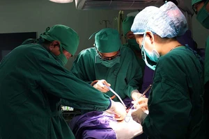 Cứu bệnh nhi 1 ngày tuổi bị thoát vị cơ hoành bẩm sinh