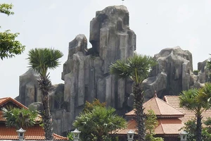 Bí ẩn ngọn núi nhân tạo mọc giữa đồng