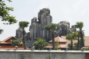 Huyện có lỗi để núi nhân tạo mọc không phép giữa đồng