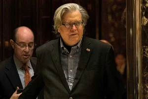 Cố vấn của ông Trump gây sóng gió