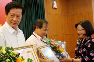 Đọc báo Đảng là cần thiết trong tình hình mới