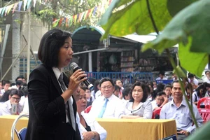 Clip nữ sinh đánh bạn vào phiên tòa giả định 