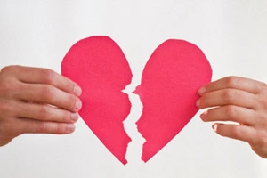 Ra tòa ly hôn mà vẫn ‘Bây giờ anh hỏi vợ nè…’