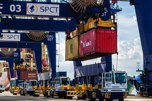 Hàng Việt khó ra 'biển lớn' vì oằn lưng gánh 40 tỉ USD 