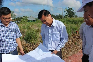 Gần 300 hộ khổ sở với tái định cư