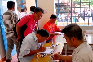 ‘Tuýt còi’ quy định chuyển đổi bằng lái xe