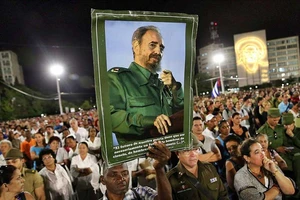 Tiễn đưa di hài lãnh tụ Fidel Castro về Santiago deCuba