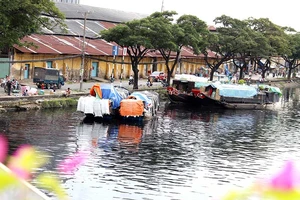 Đặt hàng kiến trúc sư bảo tồn nhà ven kênh