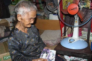 Bà cụ nhịn ăn đợi con mất tích