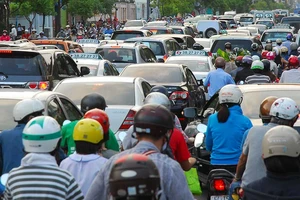 Bí thư Thăng: ‘Giải quyết ngay kẹt xe để yên dân’